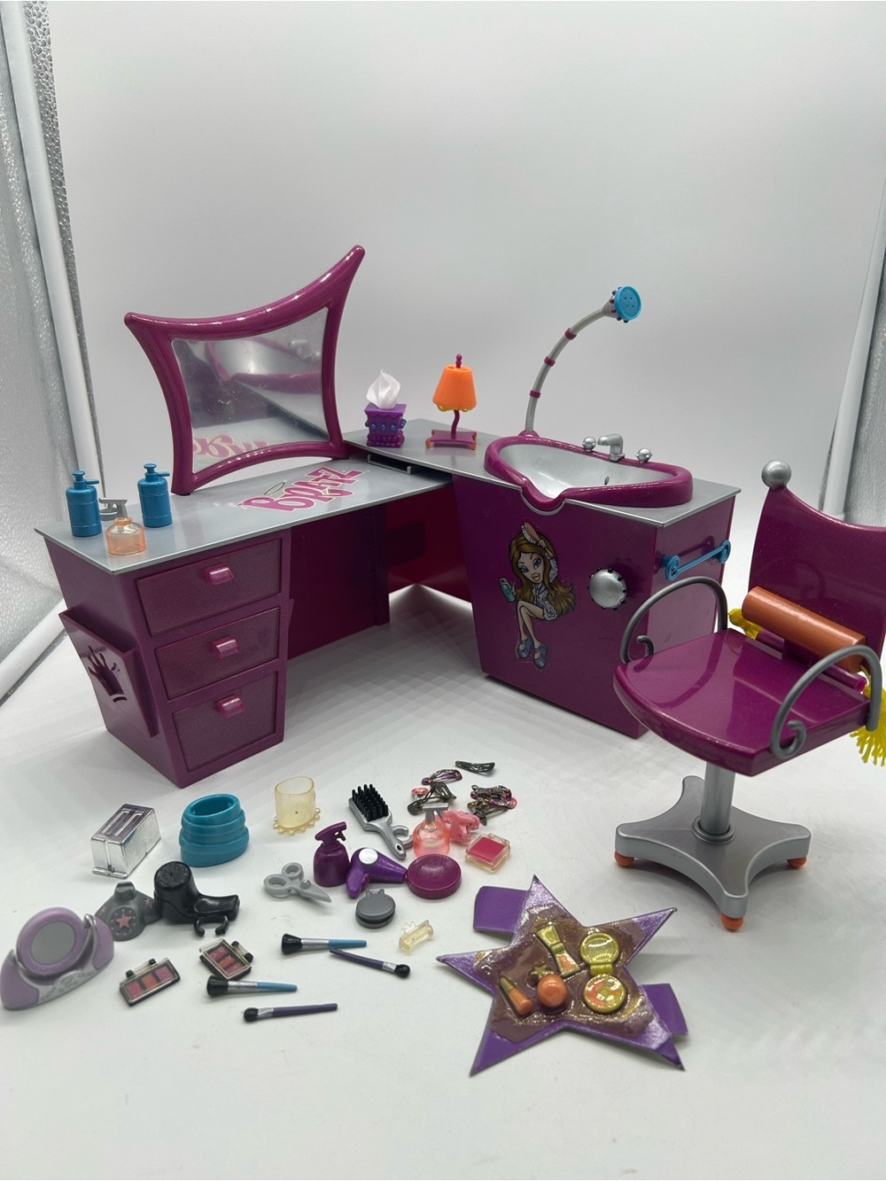 2004 Bratz Stylin' Hair Studio Salon Playset & Tons Of Accessories Lot Vintage
